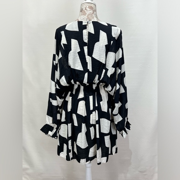 🛍️CES FEMME Black abstract print bat wing dress size M. - Picture 5 of 13